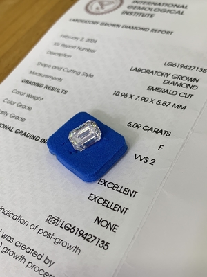 Beli Synthetic 5.09CT F VVS2 2EX CVD Lab Dibuat Berlian Emerald Potong online manufacture