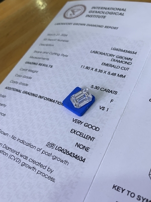 Beli 5.3ct Lab Diamond Man Made Emerald Cut Diamond VS1 Kejernihan F Warna online manufacture