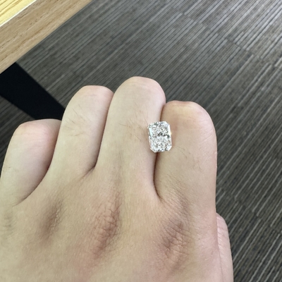 Beli 3 karat Radiant Cut Lab Diamond VS2 G Bersertifikat IGI online manufacture