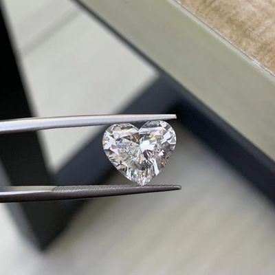 Synthetic Light Heart Lab Diamonds 4,02 Karat F VS1