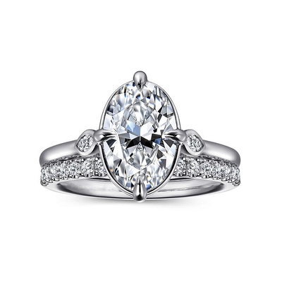 Gaya Klasik Lab Berukuran Berlian Wedding Band VVS Clarity HPHT Oval Cut Ring